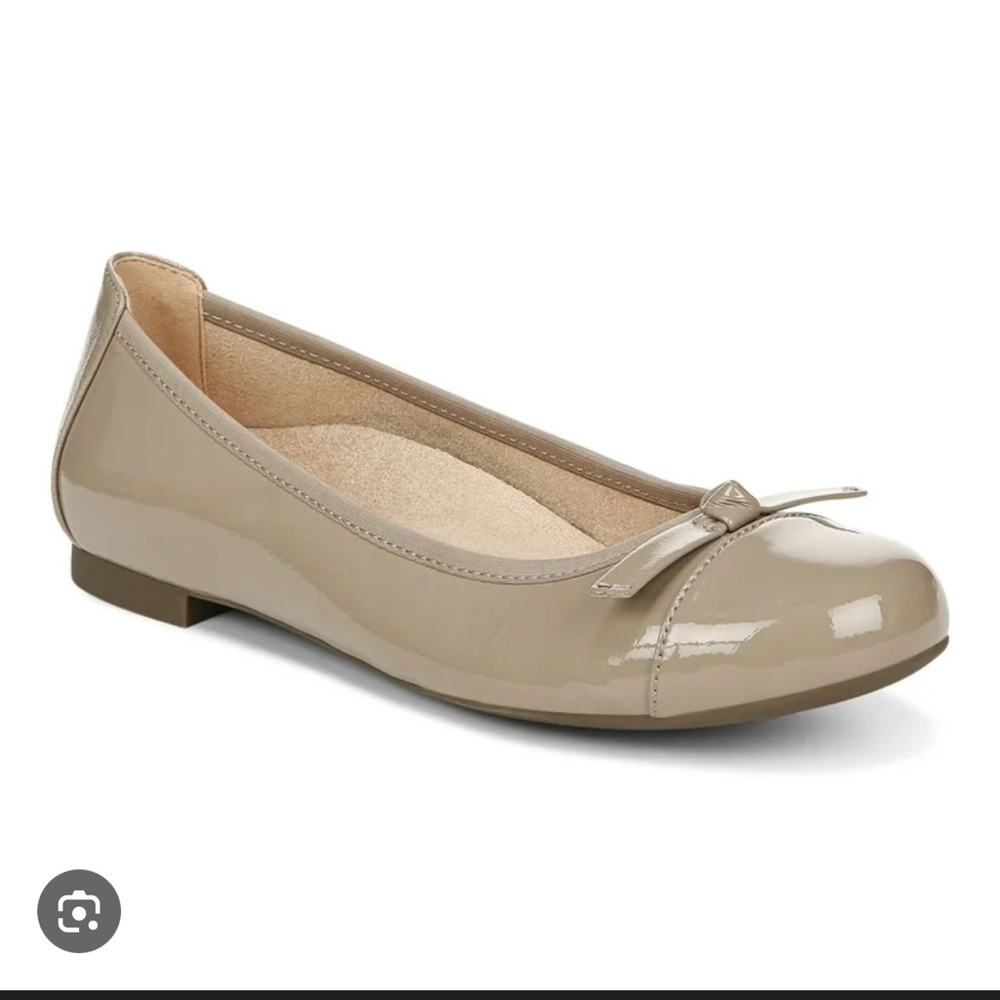 Vionic Beige Women's Ballet Flats